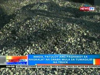 NTG: MMDA, patuloy ang paghakot sa nagkalat na graba mula sa tumagilid na truck sa EDSA (041912)