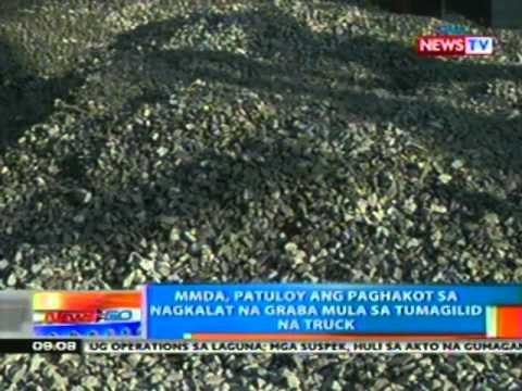 NTG: MMDA, patuloy ang paghakot sa nagkalat na graba mula sa tumagilid na truck sa EDSA (041912)