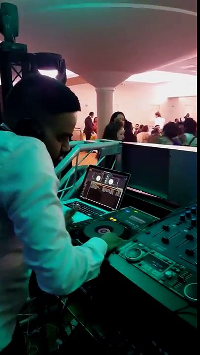 Rocking Bhangra On DJ - Wedding Reception - AK Musik