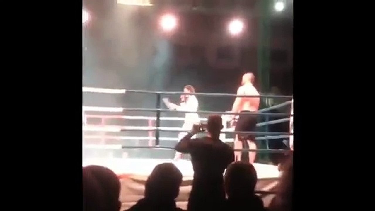 Ольга Бузова  облажалась при объявлении бойцов ММА.