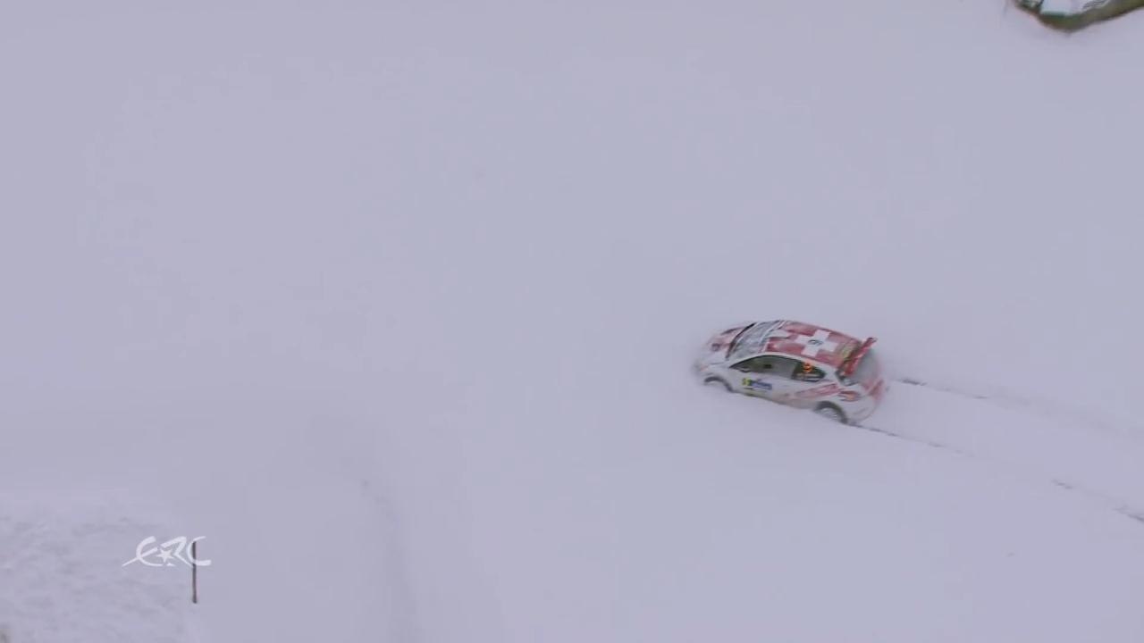 Internationale Jännerrallye powered by GaGa Energy - Hirschi doing off piste