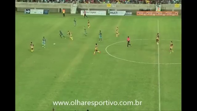 TORCEDOR INVADE GRAMADO E DÁ CARRINHO POR TRÁS EM GABRIEL JESUS!