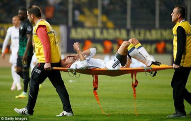Robin Van Persie suffers gruesome eye injury in Fenerbahce match -
