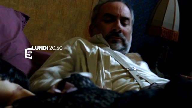 Les petits meurtres d'Agatha Christie - Un cadavre sur l'oreiller - Épisode 9