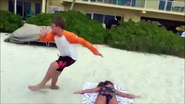 Quand tu mets ton petit frère KO... Balayette!