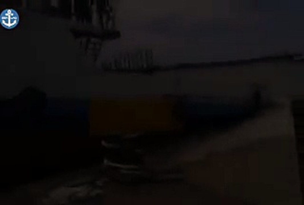 La mise à l’eau d’un gros bateau ne se passe pas comme prévu