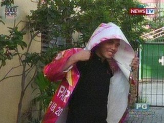 Good News: Lumang tarpaulin, pwedeng maging kapote