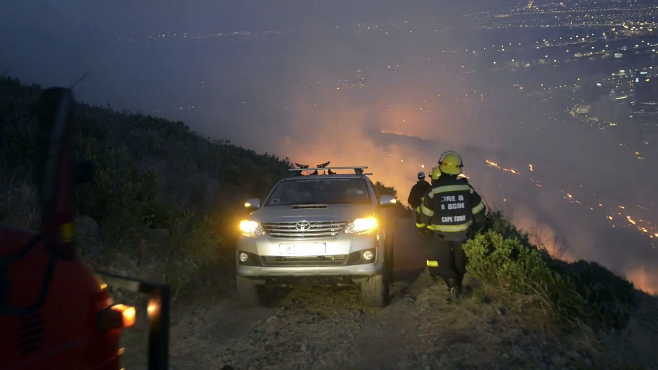 Afrique du Sud: des feux continuent de faire rage à Cape Town