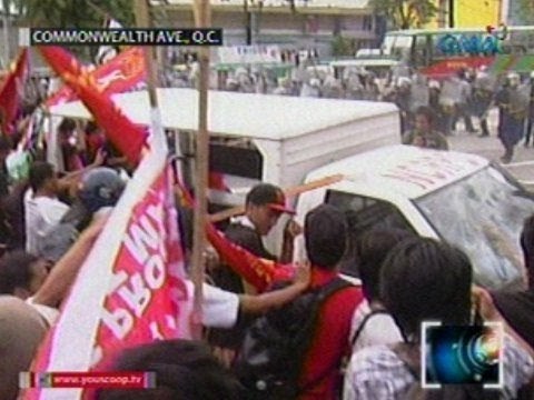 Saksi: Kilos-protesta ng mga militante at mga kontra-gobyerno, nauwi sa karahasan