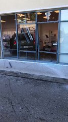 Mécontent, il détruit un magasin avec sa voiture