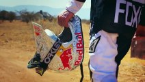 Dirtbike : L’épouvantable backflip de folie de Nick au-dessus d'un avion