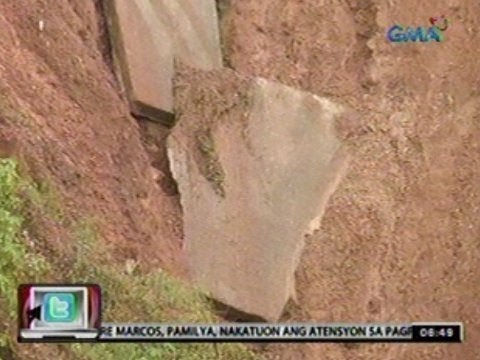 24 Oras: Ilang kalsada, nawasak sa pagguho ng mga tipak ng semento