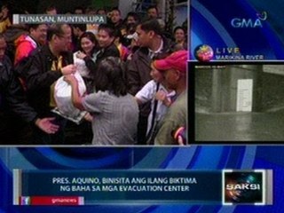 Saksi: PNoy, binisita ang ilang biktima ng baha sa mga evacuation center