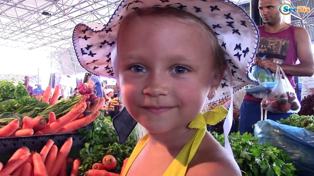 Ярослава с Куклой на рынке в Анталии – Продуктовый Шопинг. Подарки для Ярославы - Игрушки для детей