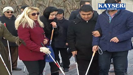 GÖRME ENGELLİLERDEN FARKINDALIK YÜRÜYÜŞÜ