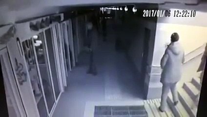 Пытался убить знакомую и случайно застрелился