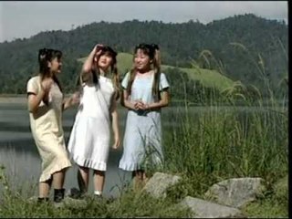 [庄群施 & 王雪晶 & 金燕子] 小草 / Una Paloma Blanca -- 民谣 Folk Songs 2 in 1 (Official MV)