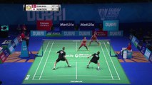 Un point de badminton très disputé