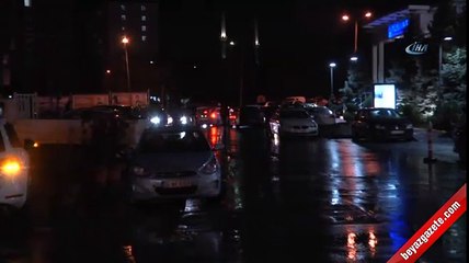 Saffet Sancaklı eşinin yattığı hastaneye koşarak girdi