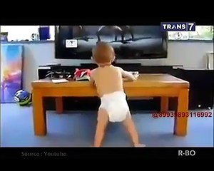 7 Video Lucu Bayi Pakai Popok Menari Lincah [On The Spot]