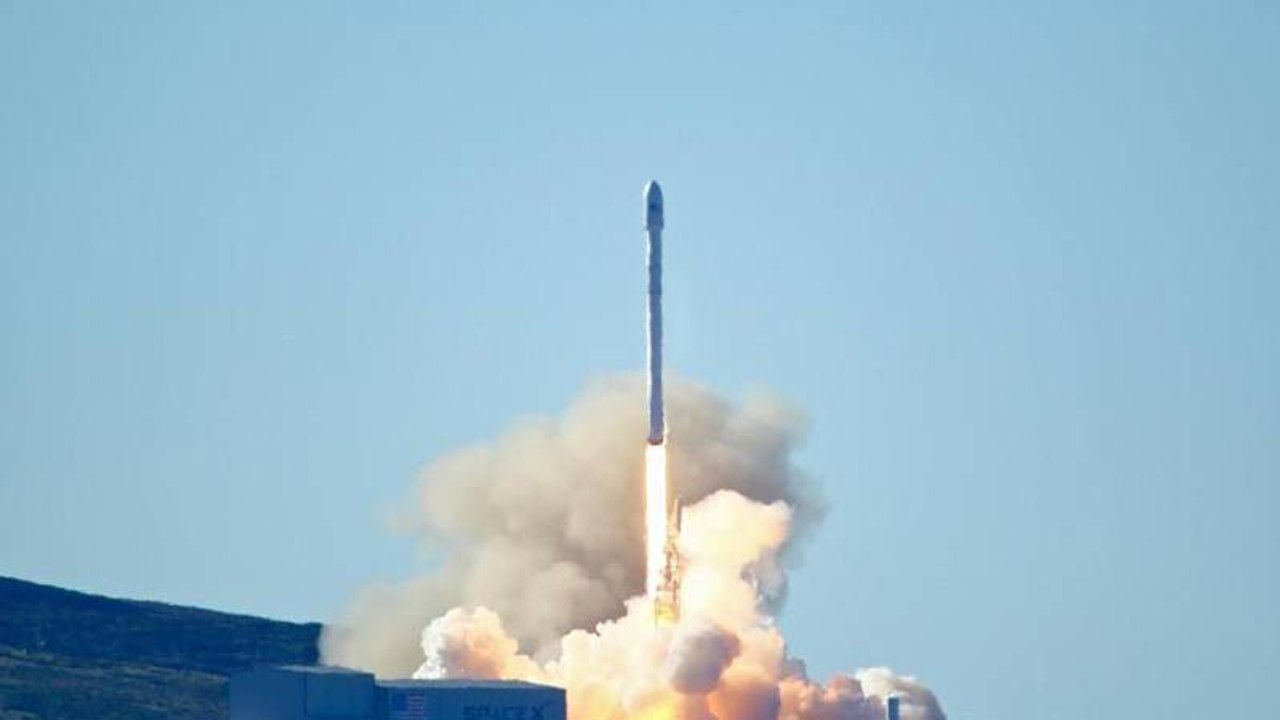 Vier Monate nach Explosion: SpaceX schickt wieder Rakete ins All