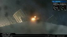 La fusée Space X atterrît sur la plateforme (caméra sur la fusée)