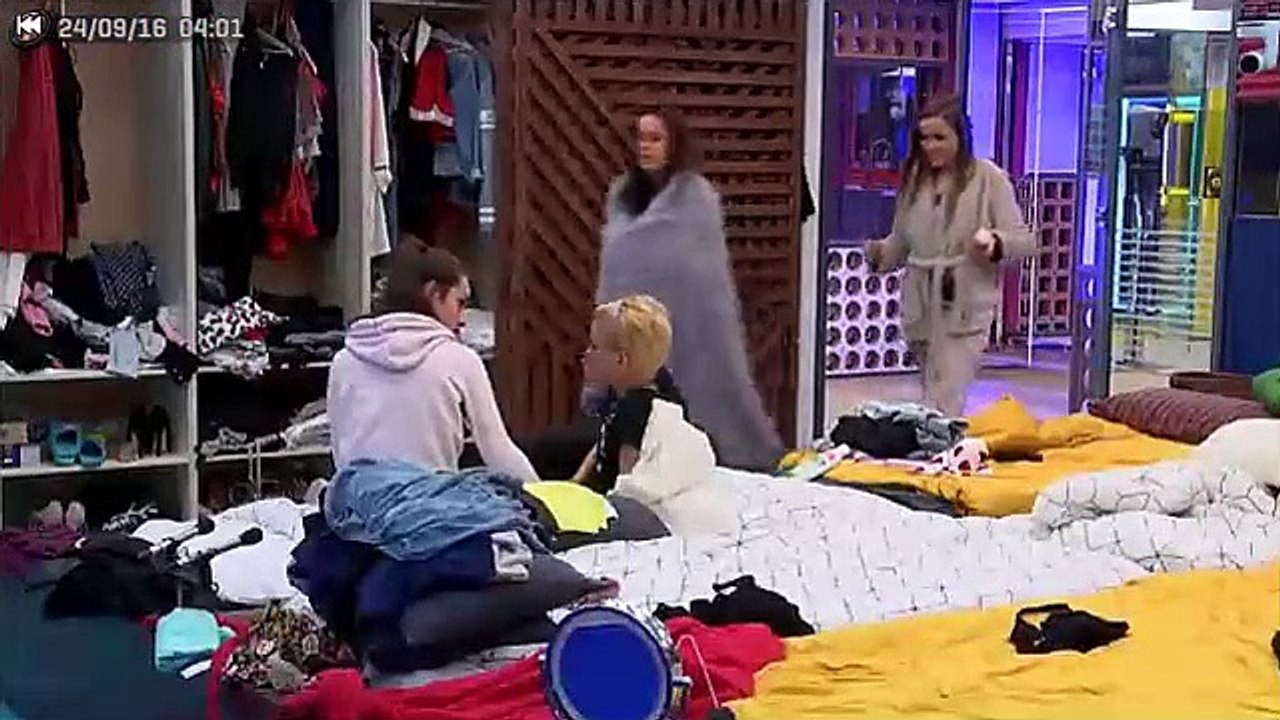 BARBARA CANDE MERI Y ADARA COMENDO GALLETAS CON NOCILLA