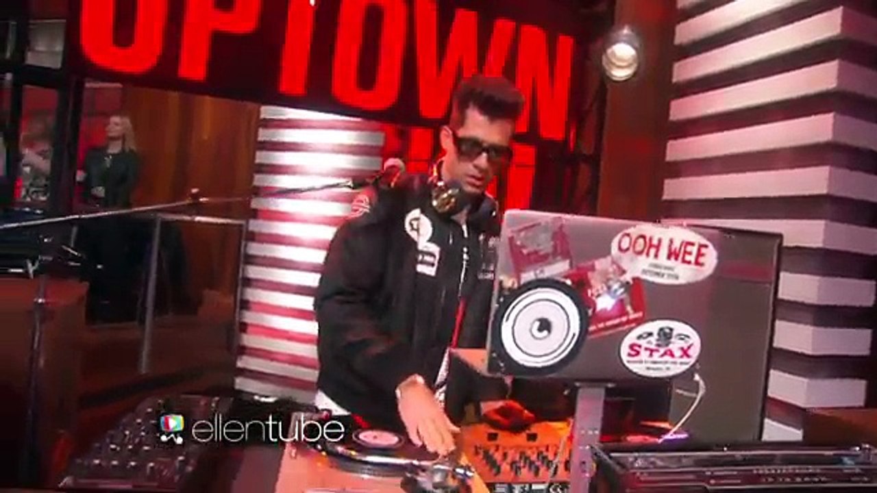 Mark_Ronson__Bruno_Mars_Perform_Uptown_Funk(descargaryoutube.com)