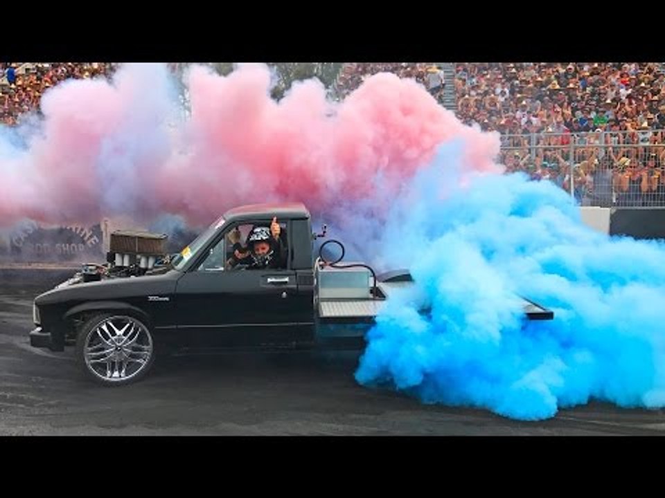 Burnout WORLD CHAMPIONSHIP - Summernats 30 Burnout Masters LIVE