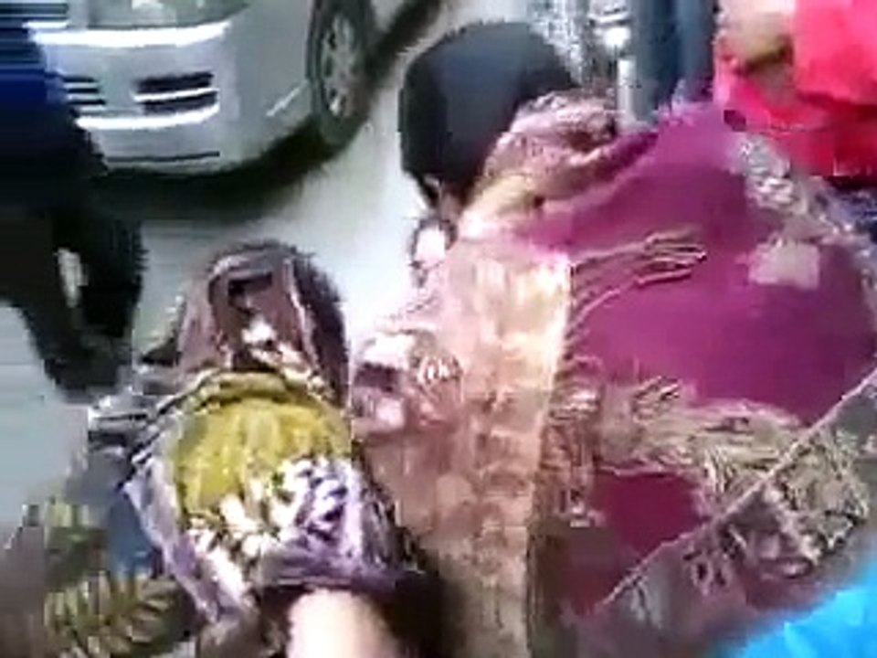 দুই বউ এক স্বামী হায়রে কি জ্বালা ঐ বেটা সামলা এইবার দুই বউয়ের ঠেলা