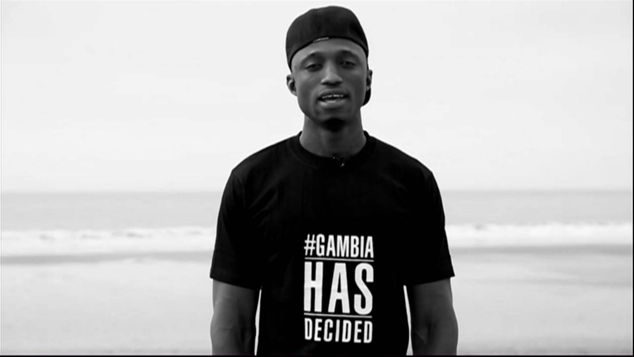 Thousands fleeing to Senegal amid Gambia crisis