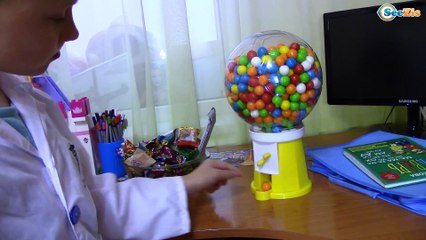 Bad Baby ВРЕДНЫЕ ДЕТКИ Атака Динозавра Видео для детей Frozen Elsa vs Dinosaur Attack Dubble Bubble