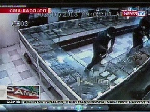 BP: Pagnanakaw ng mahigit 20 lalaki sa isang sanglaan sa Bacolod City, huling huli sa CCTV