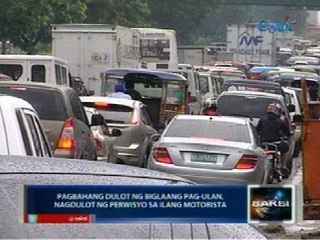 Saksi: Malakas na ulang nagpabaha sa ilang bahagi ng Kamaynilaan, dahil sa init sa nakalipas na araw