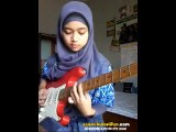 Metal Grubuna Koysak Hiç Sırıtmayacak Hanım Kızdan Elektro Gitar Performansı