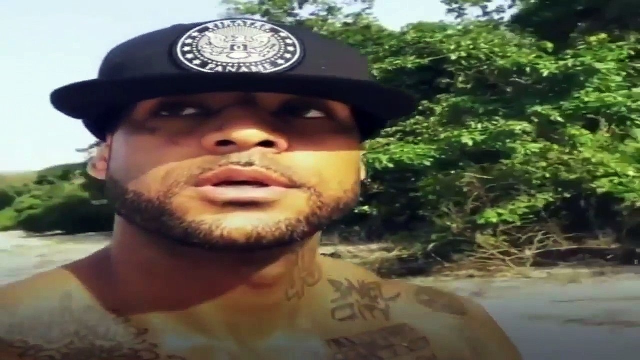 Booba attaqué par un éléphant part en courant
