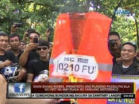 Daan-daang riders iprinotesta ang planong pagsusuotin sila ng vest na may plaka