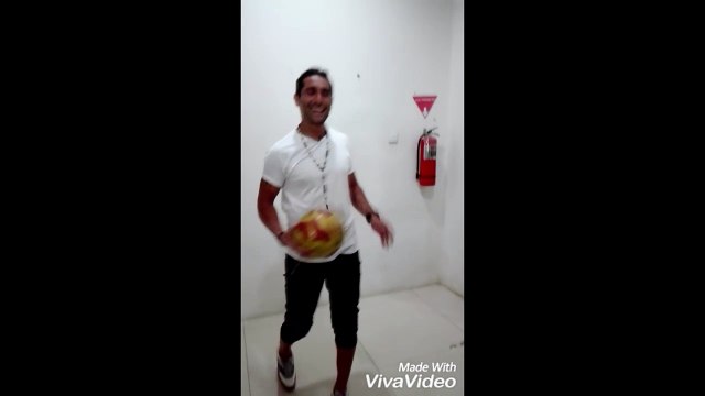 Juggling Bola Gaston Castanyo