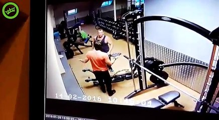 Gevecht in BASIC FIT – Zie Het Verschil Tussen Echte Vechtsport en Anabolengebruik.