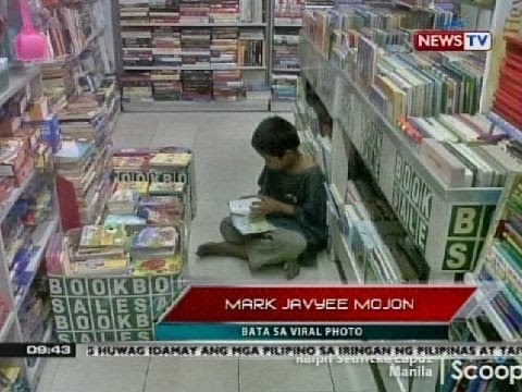 Batang nakunan ng litrato habang nagbabasa sa isang bookstore, ibinahagi ang kwento ng kanyang buhay