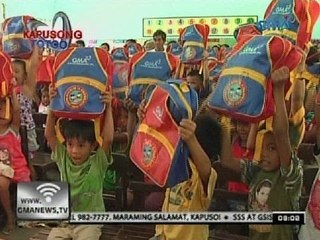 24 Oras: Bagong school supplies, ipinamahagi ng Kapuso Foundation sa mga estudyante