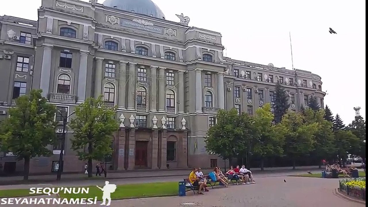 Kharkiv Gezilecek Yerler - Pryvokzal na Meydanı