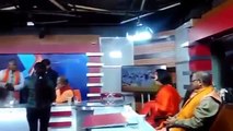 Big Boss Contestant Swami om got angry after getting slapped in news studio-15th January 2017 News