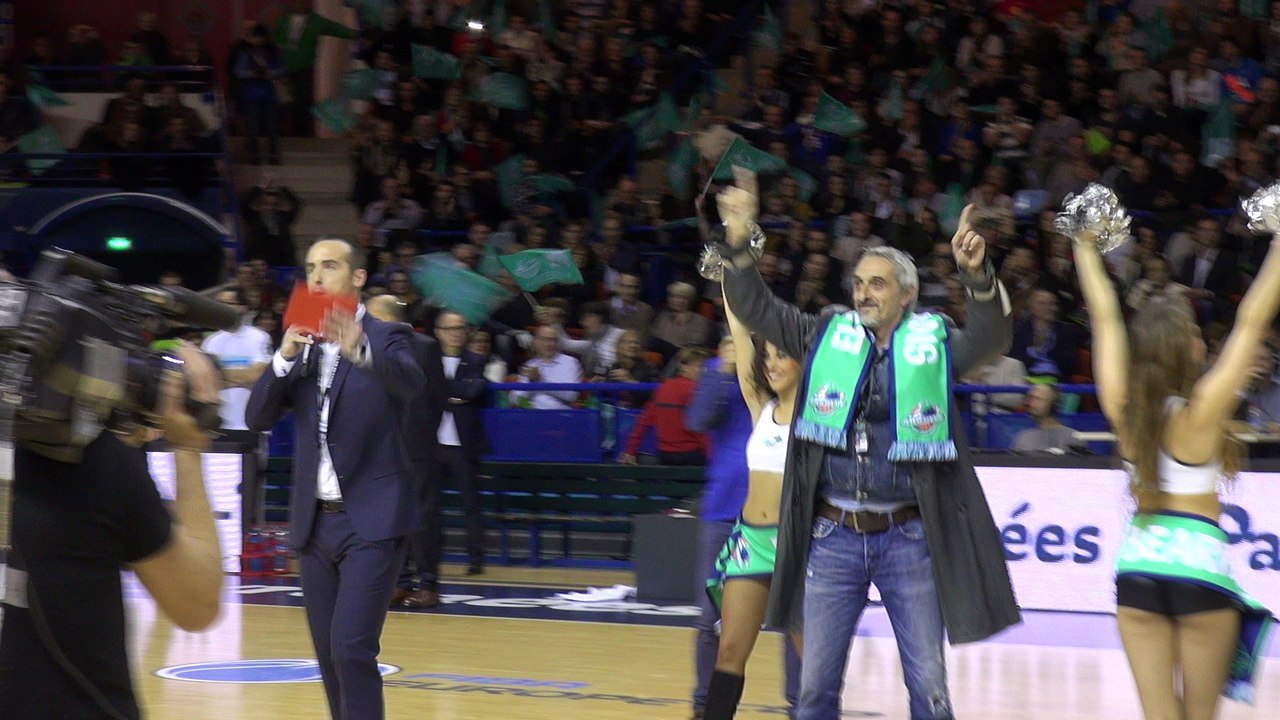 Freddy Hufnagel honoré lors du 100e Clasico Elan Béarnais - Limoges