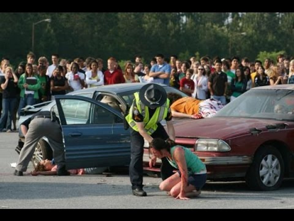 Accident de voiture mortel en direct - Caméra de surveillance [Sécurité] partie 20