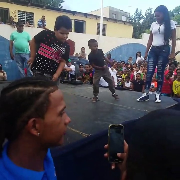 Gordito se roba el show en actividad con el tema de Bulin 47 COMANDO