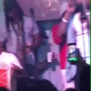 El nuevo look de Omega el fuerte con los cabellos largos sorprende a todos sus fans