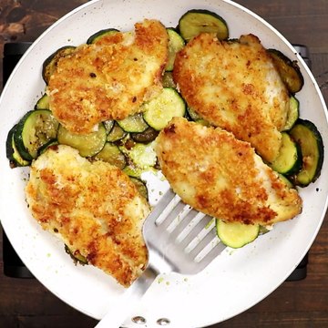 Crispy Parmesan Garlic Chicken with Zucchini