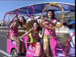 [M-Girls 四个女生] 金狮拜年 -- 新年 YEAH (Official MV)