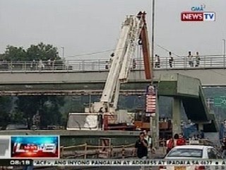 NTVL:Daloy ng trapiko sa may Commonwealth,apektado pa rin ng patuloy na paggiba ng lumang footbridge